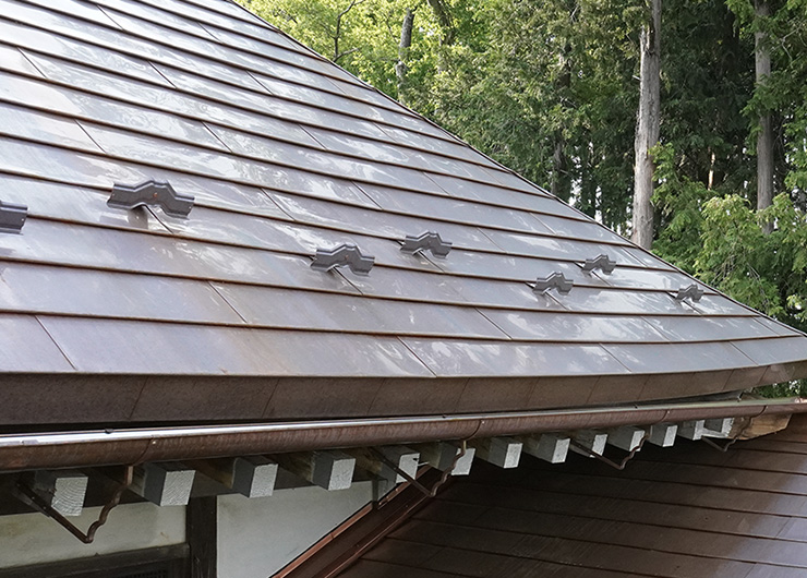 銅製の雪止めと雨樋